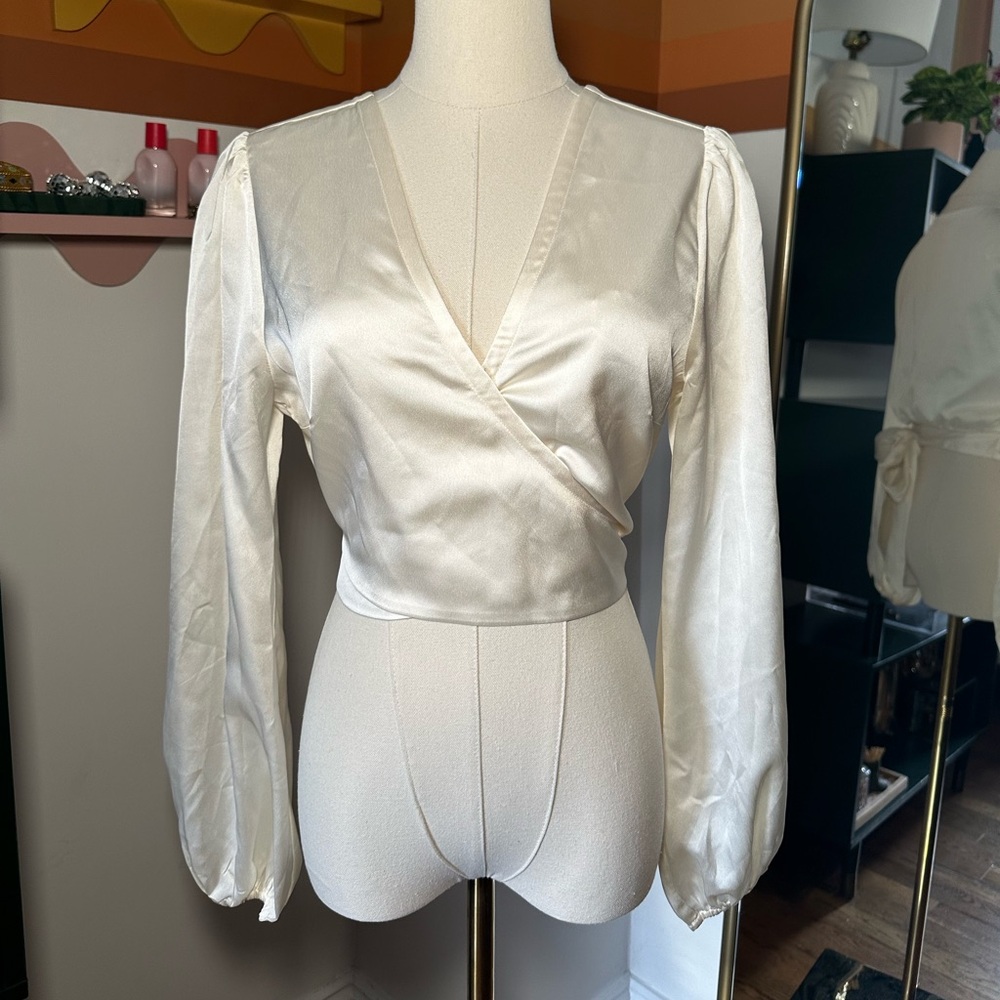 Abercrombie & Fitch Long-Sleeve Satin Wrap